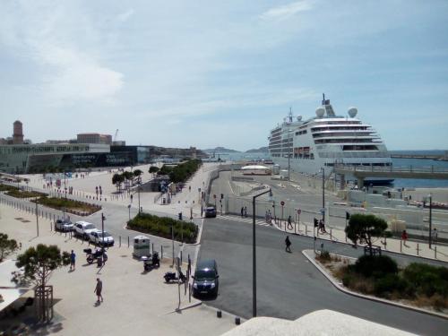 Gallery image of Tranquille au PANIER face à la mer in Marseille