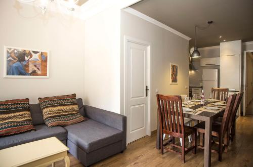 Mai & Maud Paralel Apartment