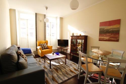 a living room with a couch and a table at Baixa Apartamento in Bragança