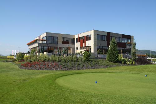Foto da galeria de Hotel Beroun Golf Club em Beroun