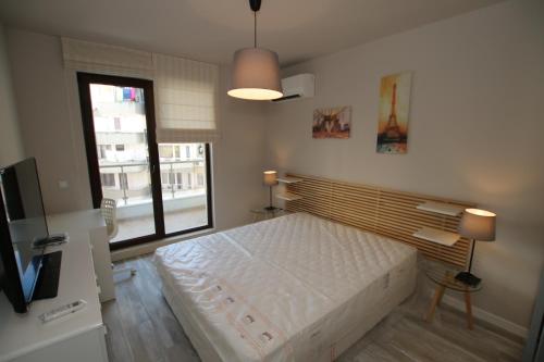 En eller flere senge i et værelse på Apartment Angelov