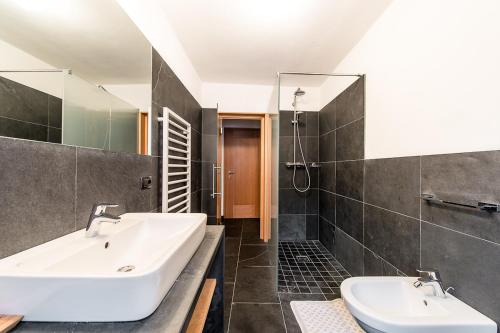 a bathroom with a white sink and a shower at Gasthof Zur Sonne in Laion