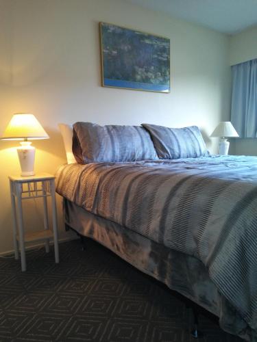 Кровать или кровати в номере Rosedale Manor