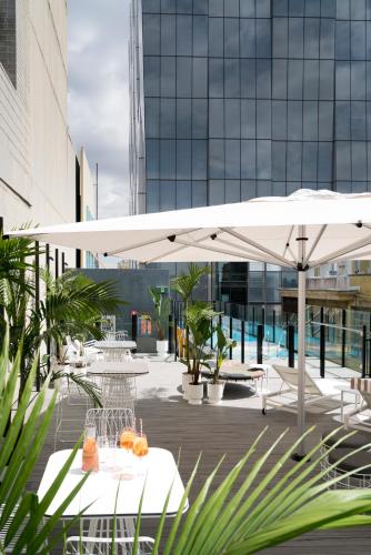 Bazén v ubytování Adelphi Hotel nebo v jeho okolí