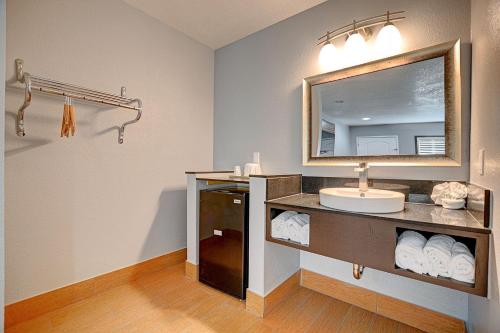 a bathroom with a sink and a mirror at Welcome Inn San Bernardino/ Colton in Colton