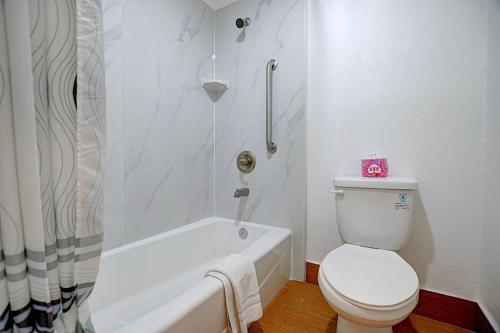 Salle de bains dans l'établissement Welcome Inn San Bernardino/ Colton