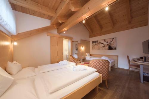 Tempat tidur dalam kamar di Hotel Garni Passeier