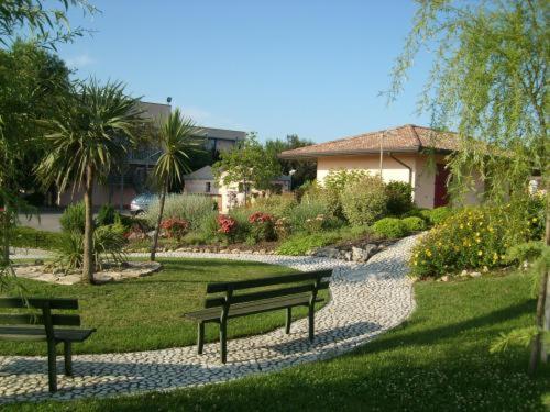 Jardín al aire libre en Hotel Giannina