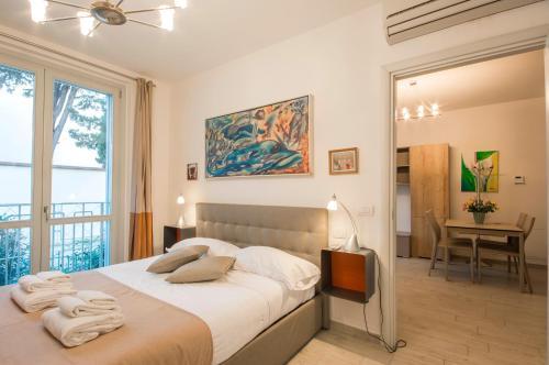 Кровать или кровати в номере Borgo Guelfo III