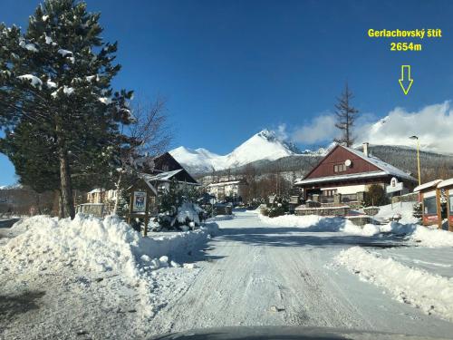 Ein allgemeiner Bergblick oder ein Berglick von der Ferienwohnung aus