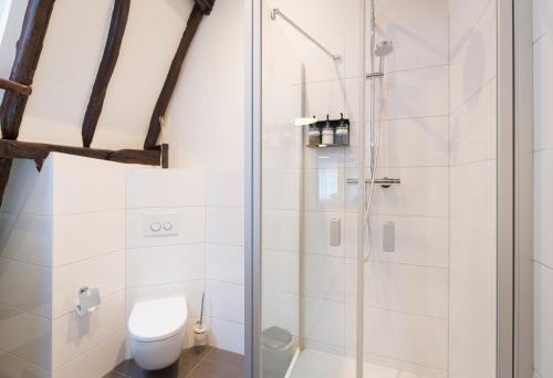 Bilik mandi di Uylenhof Hotel