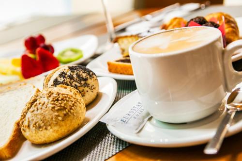 Comida en o cerca de este hotel