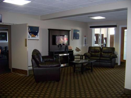 Una televisión o centro de entretenimiento en Ocean View Hotel