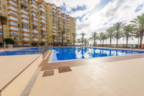 - Vistas a la piscina del complejo en Cubo's Estudio Centro Internacional, en Caleta de Vélez