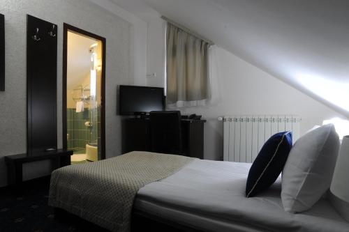 เตียงในห้องที่ Hotel Trebjesa