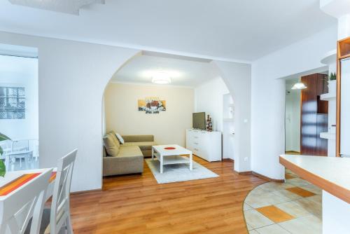 a living room with a couch and a table at Apartament na starowce in Kołobrzeg