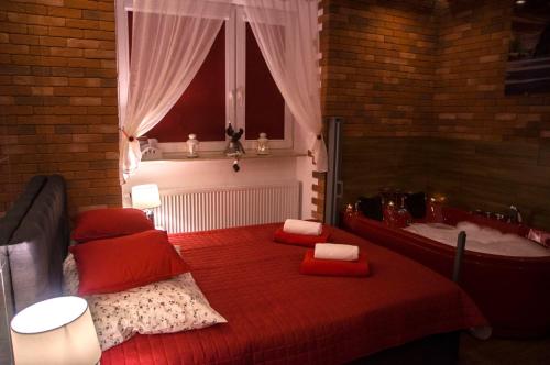 Gallery image of Jacuzzi Apartment Red in Krakow