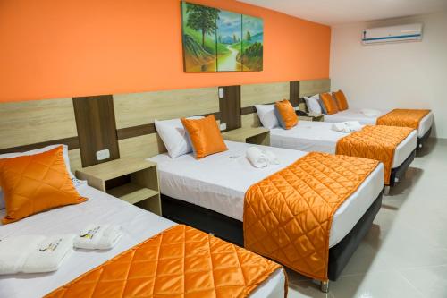Giường trong phòng chung tại Hotel Sabana del Sinu By GEH Suites