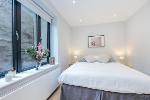 Gallery image of Three-Bedroom Bohemian Haven in London