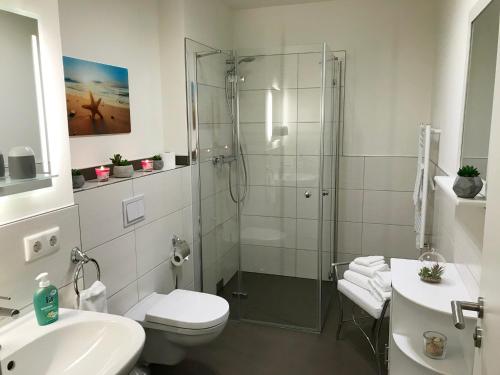 Koupelna v ubytování Müritzstern in der Hafenresidenz
