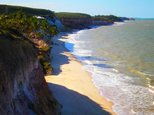 an aerial view of a beach next to the ocean at Quiriri Park Hotel in Prado