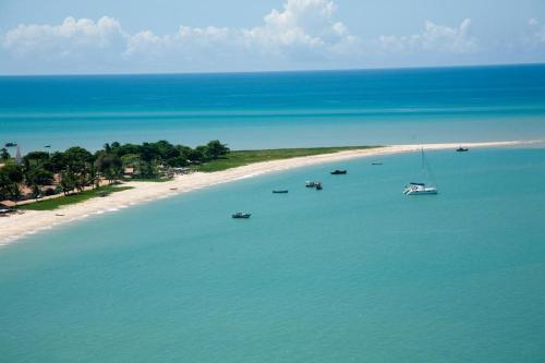 an aerial view of a beach with boats in the water at Quiriri Park Hotel in Prado