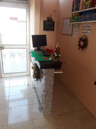 a room with a desk with a computer on it at Hostal Haziel in Salinas