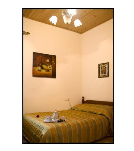 Ένα ή περισσότερα κρεβάτια σε δωμάτιο στο Creta guesthouse ARXONTIKO!