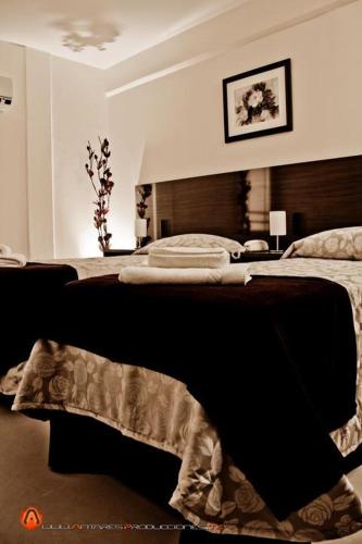 Una cama o camas en una habitación de Hotel Esmeralda