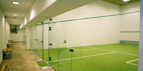 Tenis dan/atau kemudahan skuasy di Hostel Maros atau berdekatan