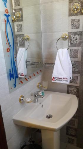 Ένα μπάνιο στο Ashbilia Suites