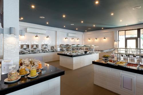 a restaurant with a bunch of food on display at Sunwing Bangtao Beach in Bang Tao Beach