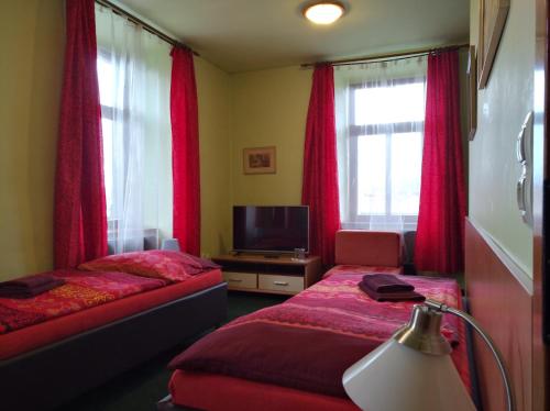 Łóżko lub łóżka w pokoju w obiekcie Guest House U Zámku