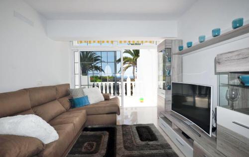 Nice townhouse on the 1st line by AltamarHomes