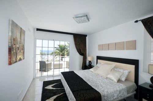 Nice townhouse on the 1st line by AltamarHomes
