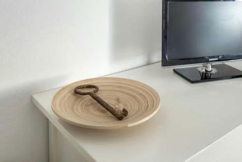a wooden plate on a table next to a tv at Antico Podere Il Bugnolo in Poggibonsi