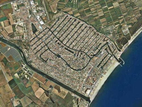 an overhead view of a large city next to the water at Goldhome - Cristallmar in Empuriabrava