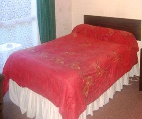 Ένα ή περισσότερα κρεβάτια σε δωμάτιο στο Glow Worm Motel