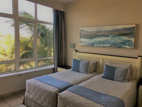 Кровать или кровати в номере Salt Rock Hotel and Beach Resort