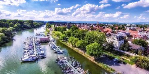 an aerial view of a river with boats docked at Hotel Peter Schaefer in Ginsheim-Gustavsburg