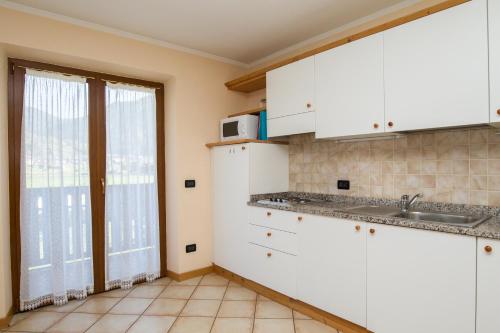Virtuvė arba virtuvėlė apgyvendinimo įstaigoje Hotel Al Prato