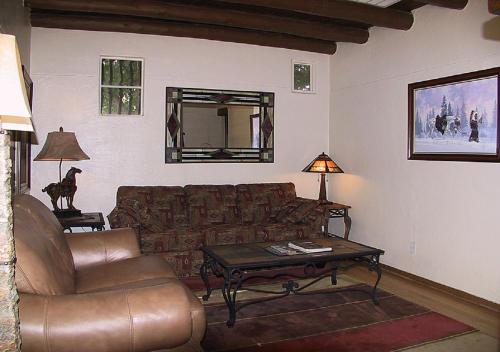 Ruang duduk di Casas de Suenos Old Town Historic Inn, an Ascend Collection Hotel
