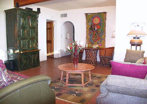 Ruang duduk di Casas de Suenos Old Town Historic Inn, an Ascend Collection Hotel