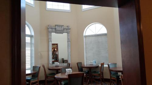Εστιατόριο ή άλλο μέρος για φαγητό στο Knights Inn and Suites - Grand Forks