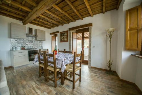 Η κουζίνα ή μικρή κουζίνα στο B&B Locanda Cistercense