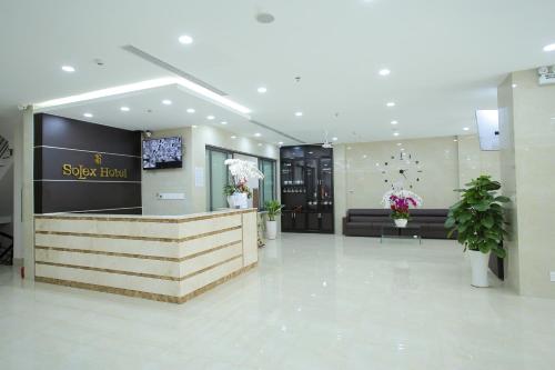 Lobi atau kawasan kaunter penerimaan di SoLex Hotel