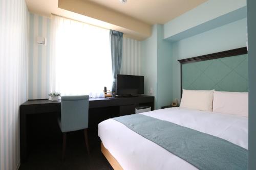 Кровать или кровати в номере Hotel Wing International Select Nagoya Sakae