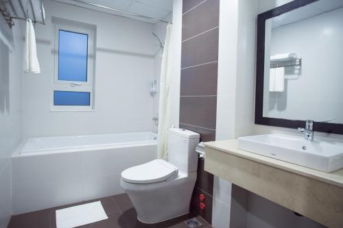 Bilik mandi di SoLex Hotel