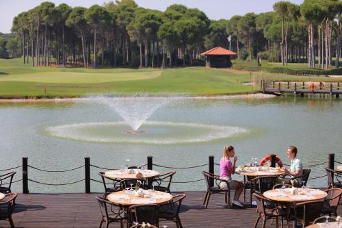 Een restaurant of ander eetgelegenheid bij Sueno Hotels Golf Belek