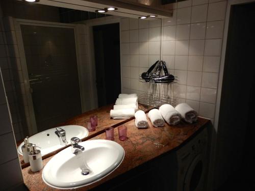 a bathroom counter with a sink and a mirror at Gasthaus Burgkeller in Limburg an der Lahn